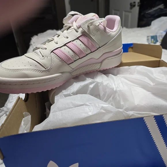Women's Adidas Forum Low CL Size 10 Brand New In Box - Picture 4 of 8